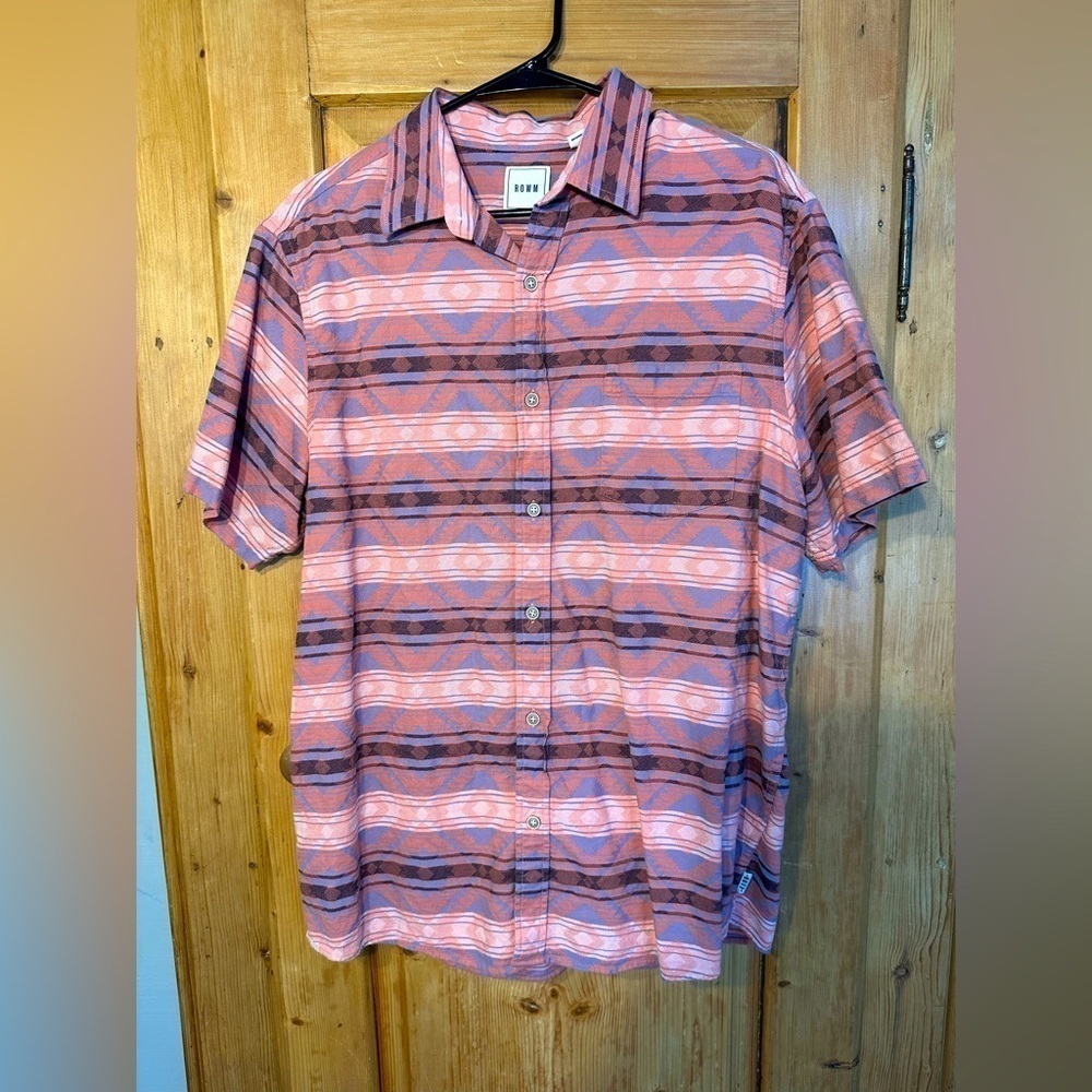 ROWM Short Sleeve Aztec Patterned Button Down Shirt Men’s Size Large Like New